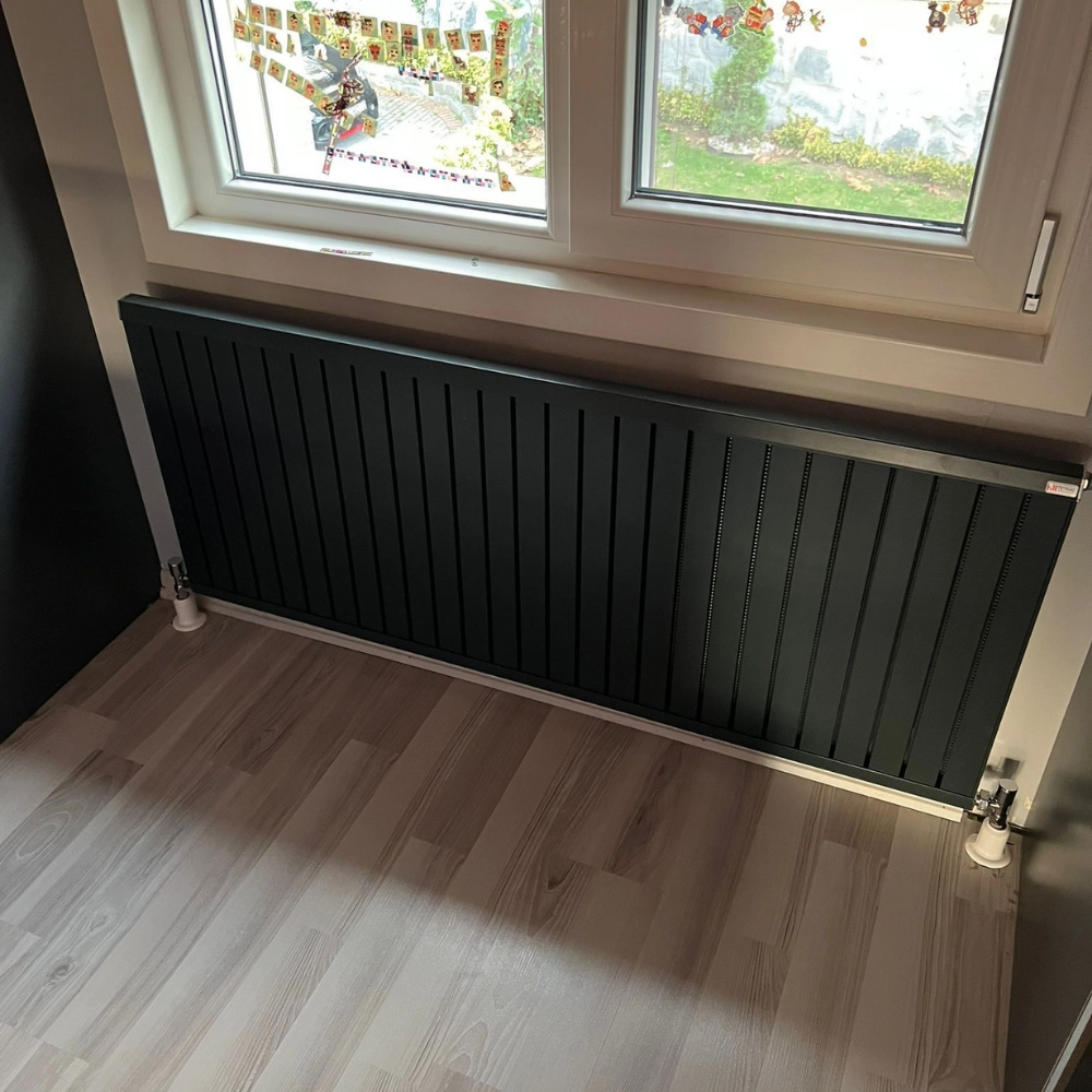Tetrad® Nuuq Alüminyum Radyatör Siyah Ral 9005